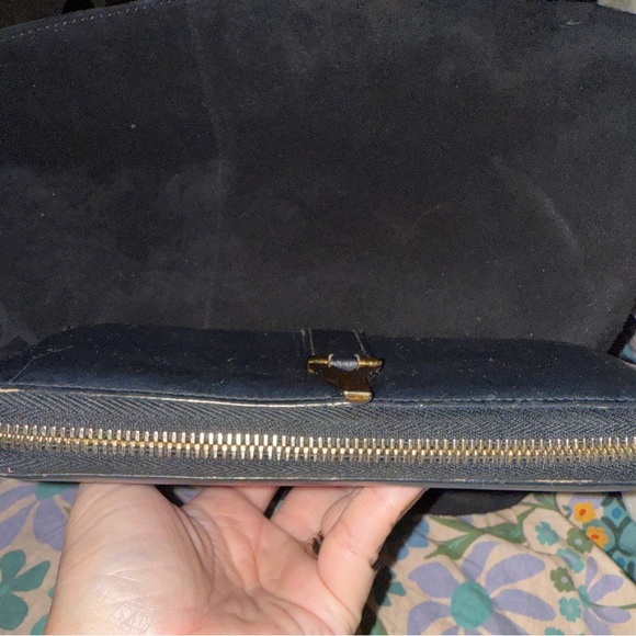 Saint Laurent Y-Ligne leather clutch in black with gold hardware Pretty! - Picture 3 of 12